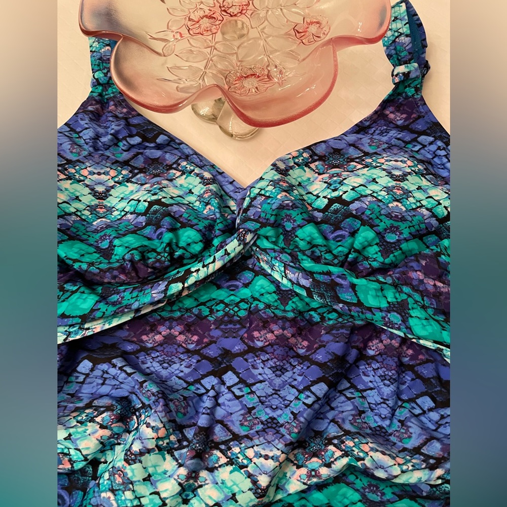 Peter Nygard beautiful blue one piece swimsuit with floating bra & Shirring